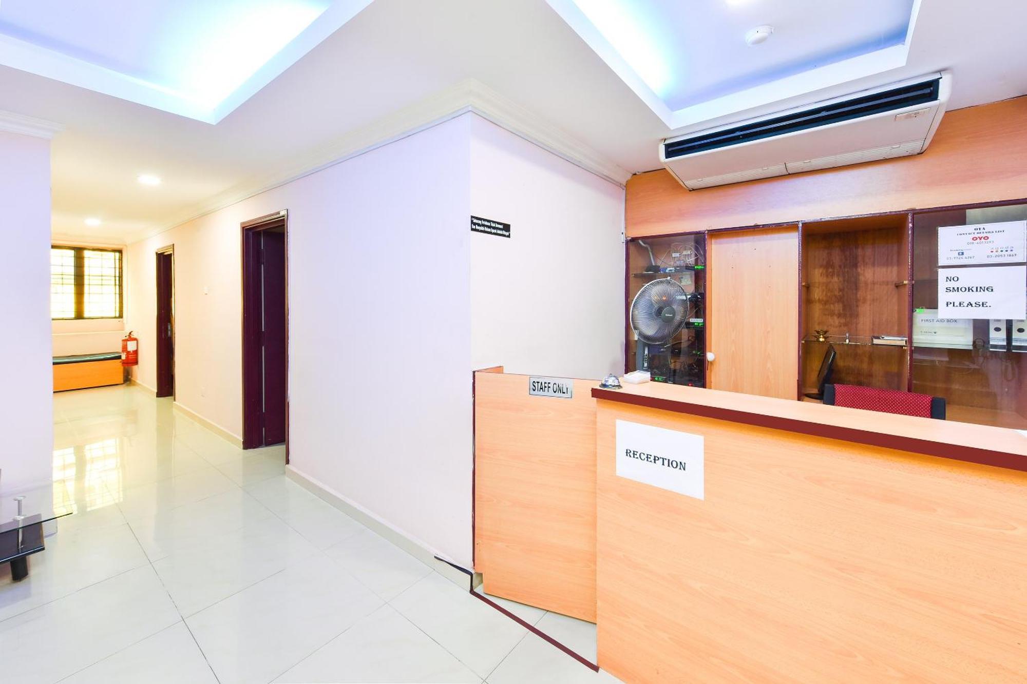 Super Oyo 90562 J Hotel Pj Petaling Jaya Exterior photo