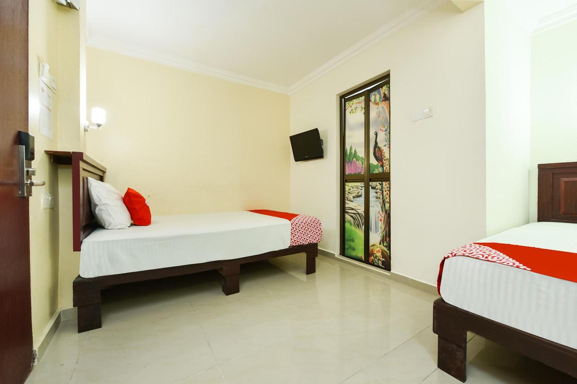 Super Oyo 90562 J Hotel Pj Petaling Jaya Exterior photo